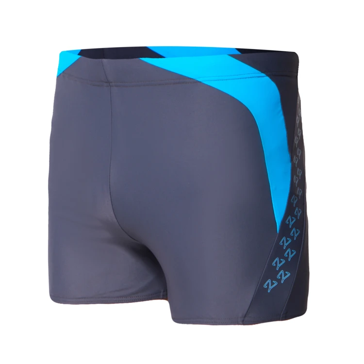 Szare kąpielówki męskie bokserki ZAGANO 2378-15 z turkusowymi wstawkami i ozdobnym wzorem w postaci logo na bokach. Sportowy, dopasowany fason idealny na basen i do pływania.