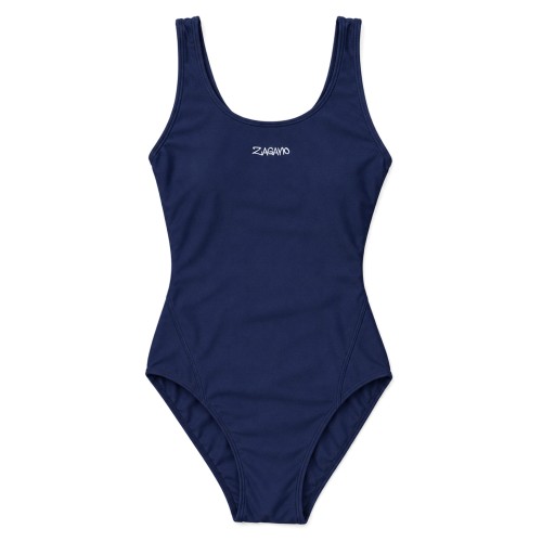 Granatowy jednoczęściowy strój kąpielowy damski ZAGANO ORDEA-NAVY BLUE z logo w formie termotransferu, szerokimi ramiączkami i dużym wycięciem na plecach. Sportowy, dopasowany fason idealny na basen, treningi pływackie i rekreacyjne pływanie.
