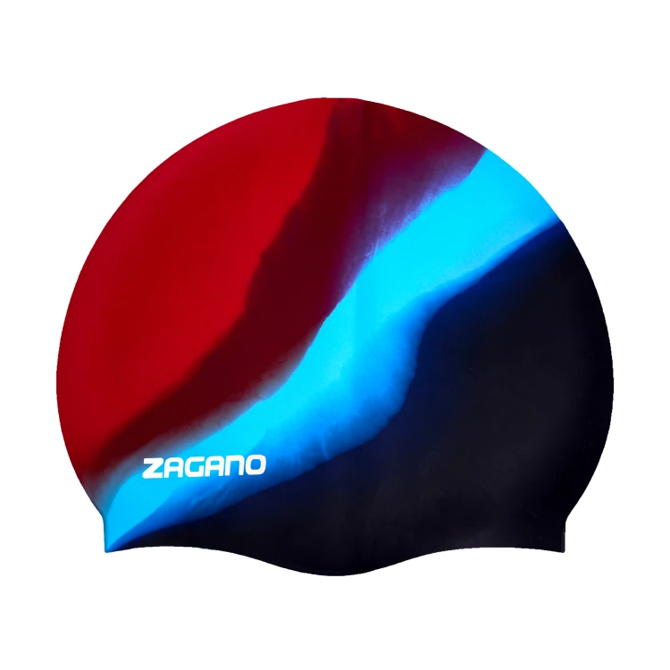 Wielokolorowy silikonowy czepek pływacki ZAGANO MC3 z efektownym wzorem w odcieniach czerwieni, błękitu i granatu oraz białym logo marki. Elastyczny, dopasowany fason idealny na basen, treningi pływackie i rekreacyjne pływanie.
